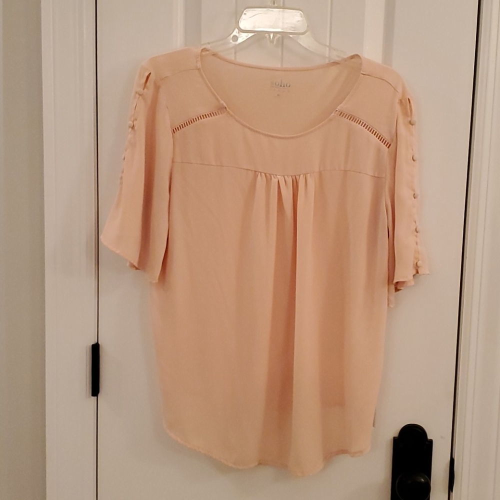 Short sleeved, peach blouse with buttons
